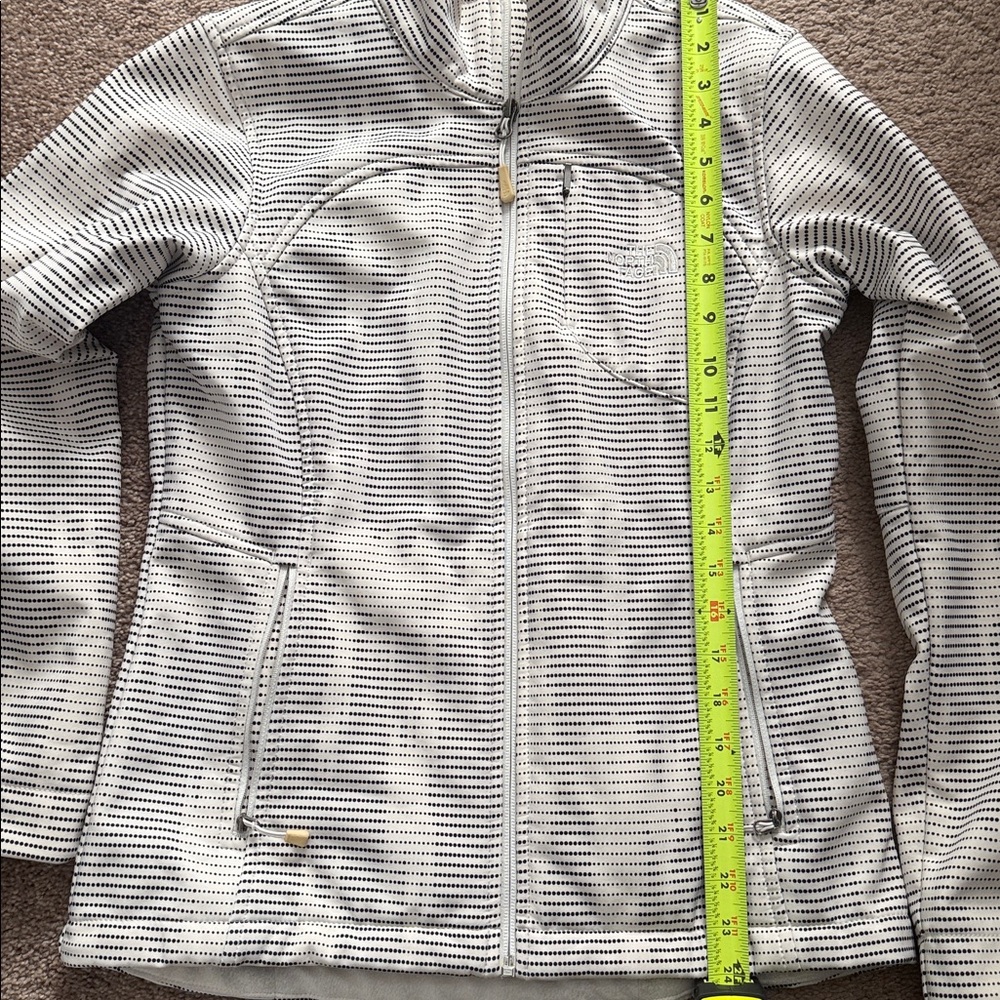 The North Face Soft Shell Jacket - Picture 5 of 9